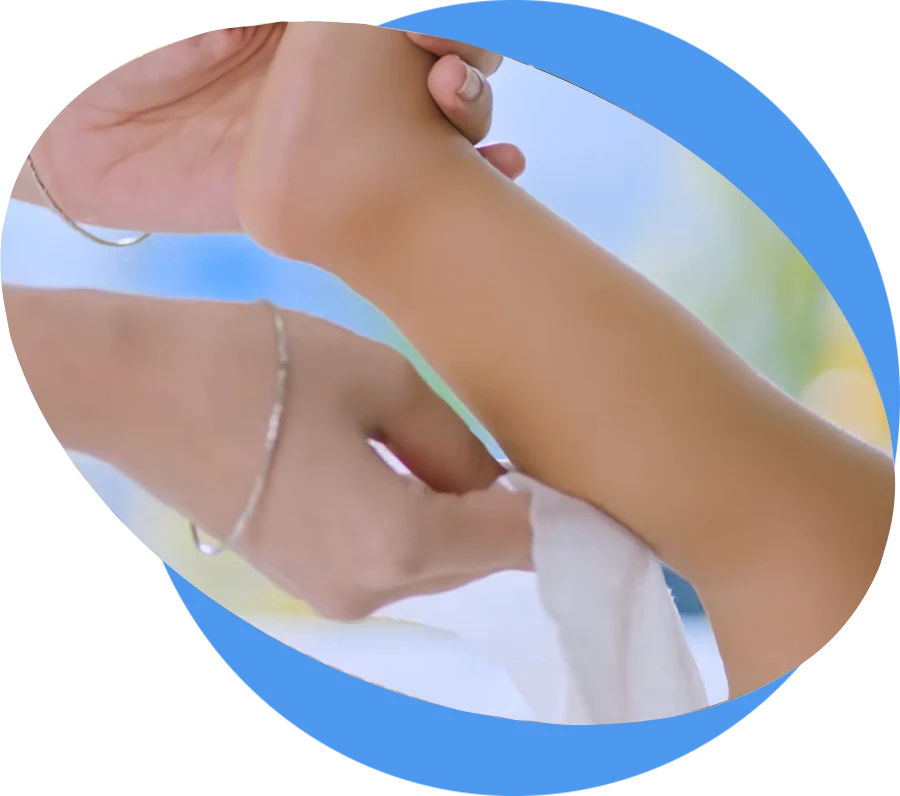 Mild, refreshing wipes for quick, gentle cleanliness